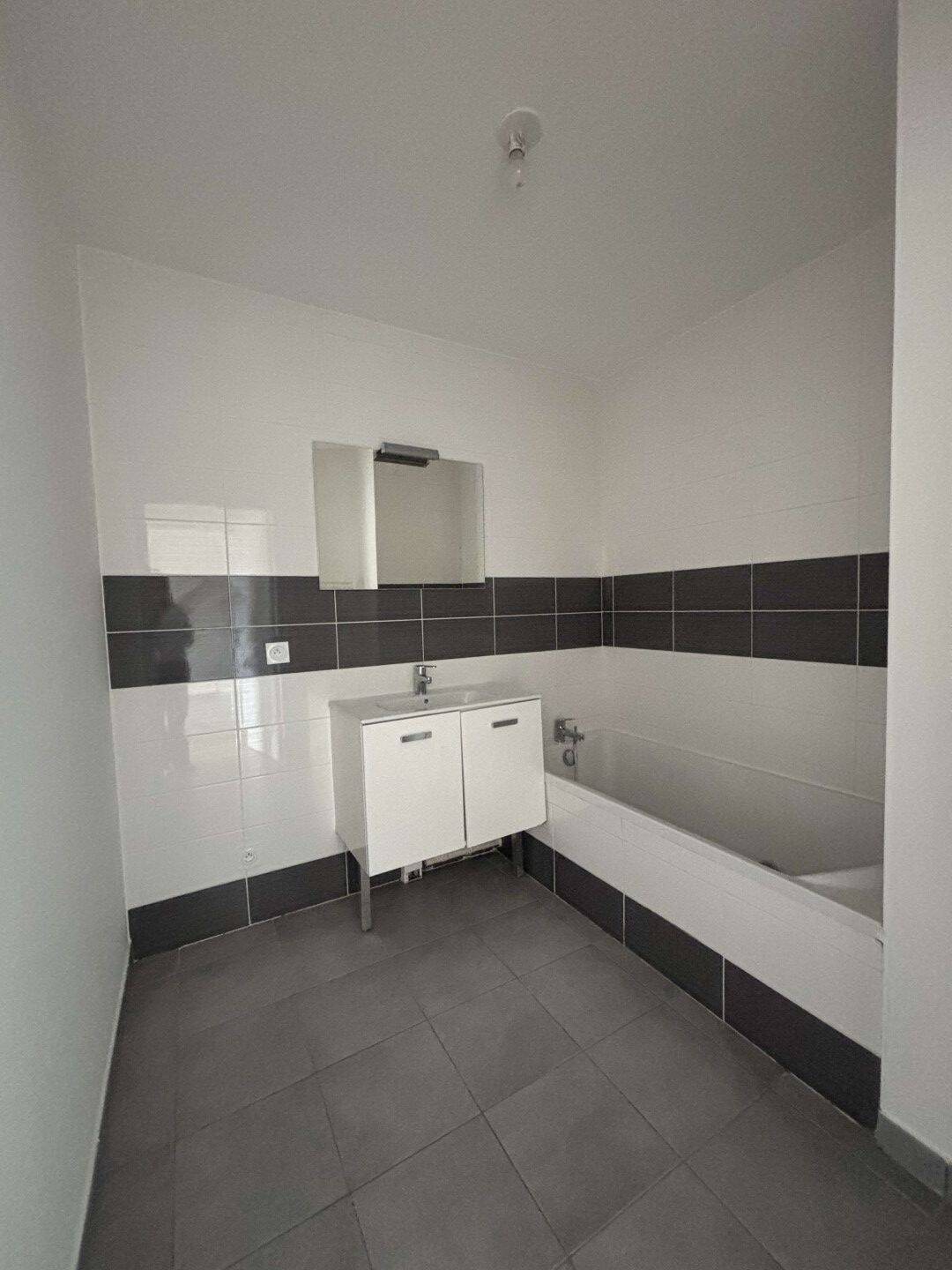 Appartement à louer, 67m², Vénissieux