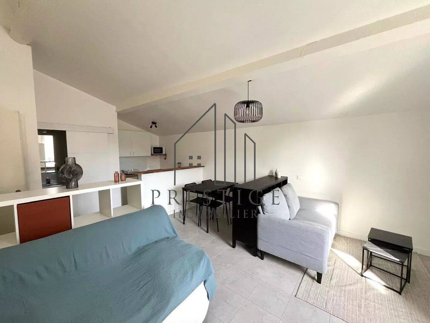 Appartement à louer, 27m², Cuges-les-Pins