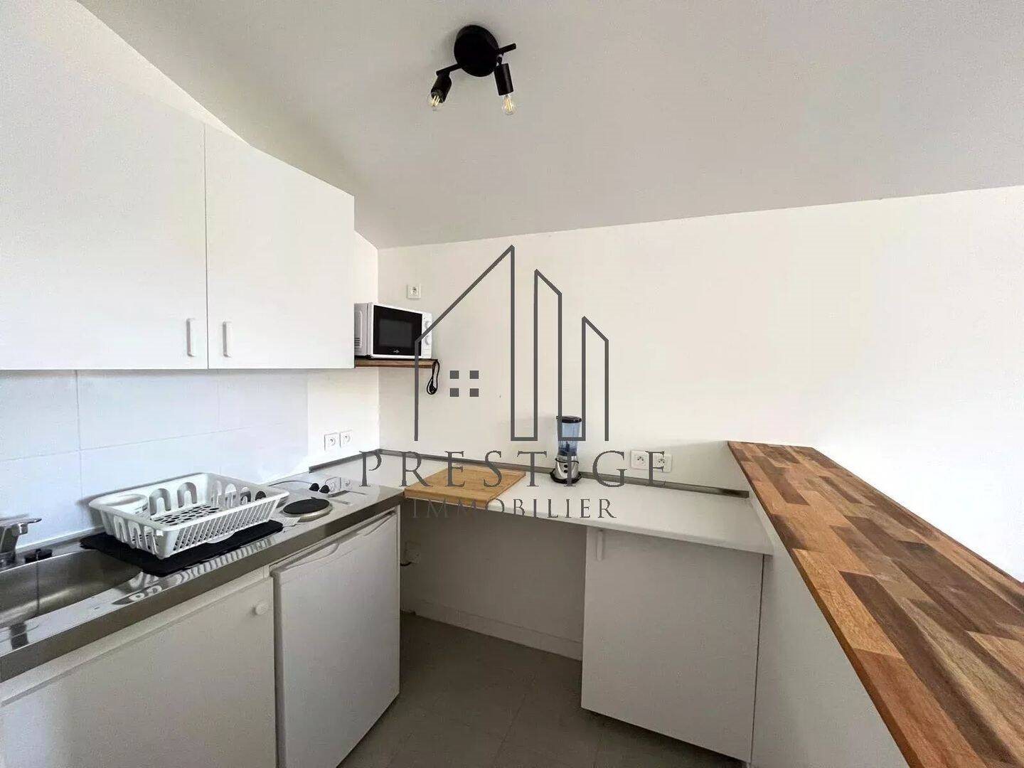 Appartement à louer, 27m², Cuges-les-Pins
