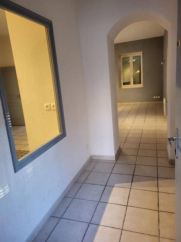 Appartement à louer, 79m², Eyguières