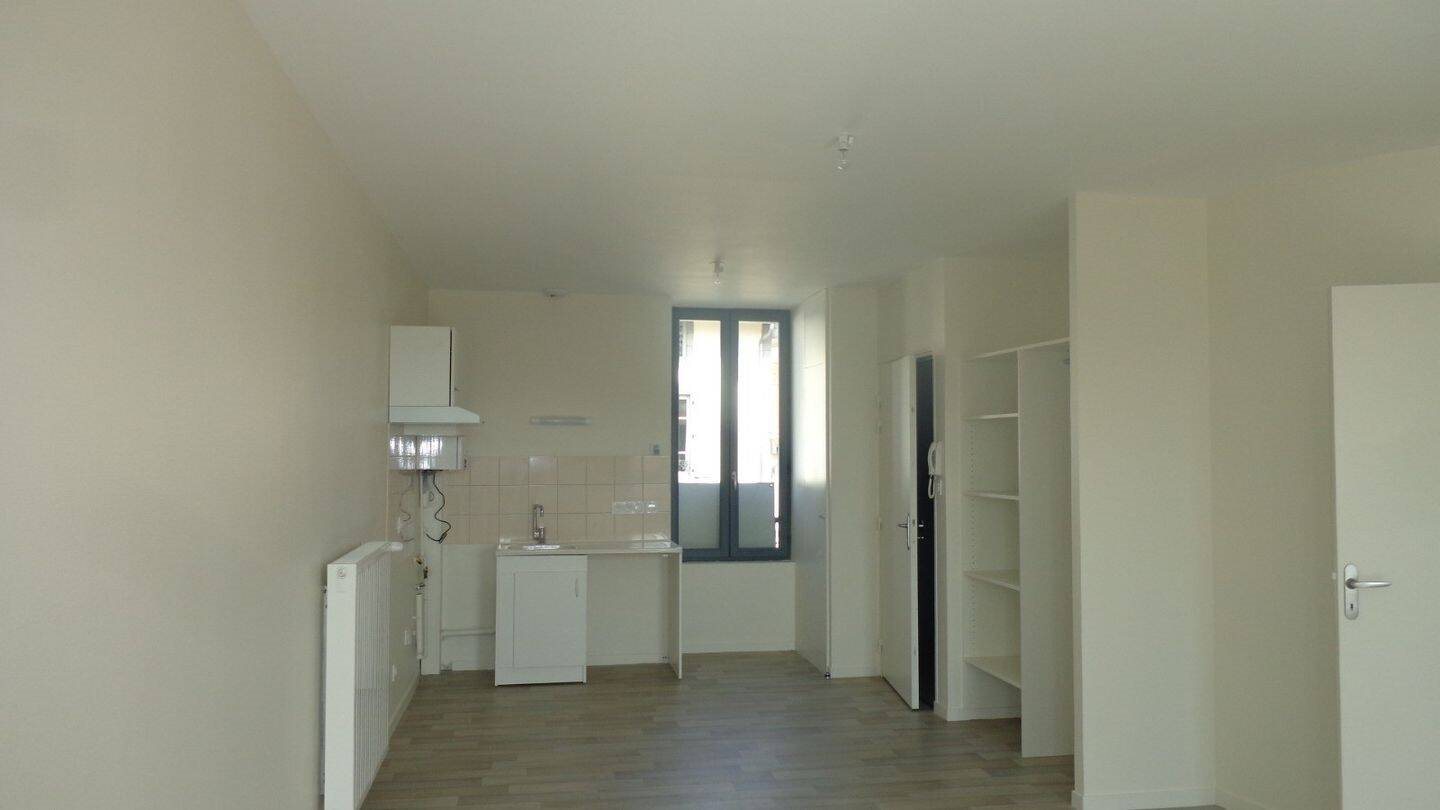 Appartement à louer, 58m², Arpajon-sur-Cère