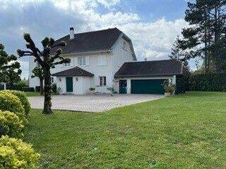 Maison à louer, 330m², Saint-Genis-Pouilly