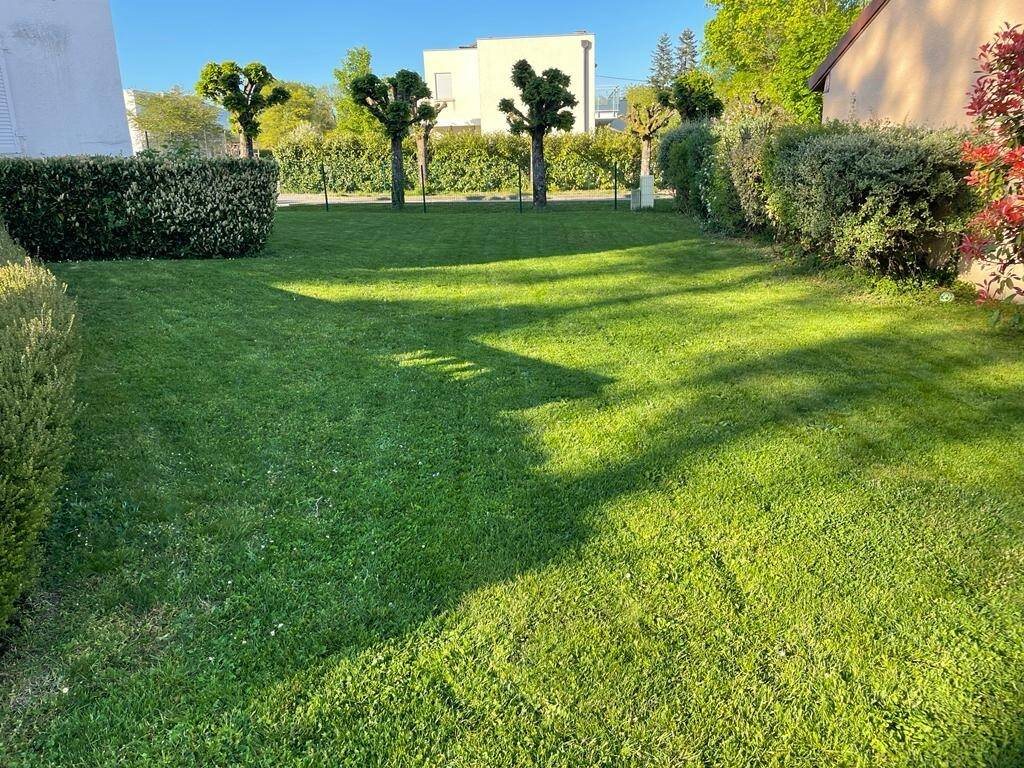 Maison à louer, 330m², Saint-Genis-Pouilly