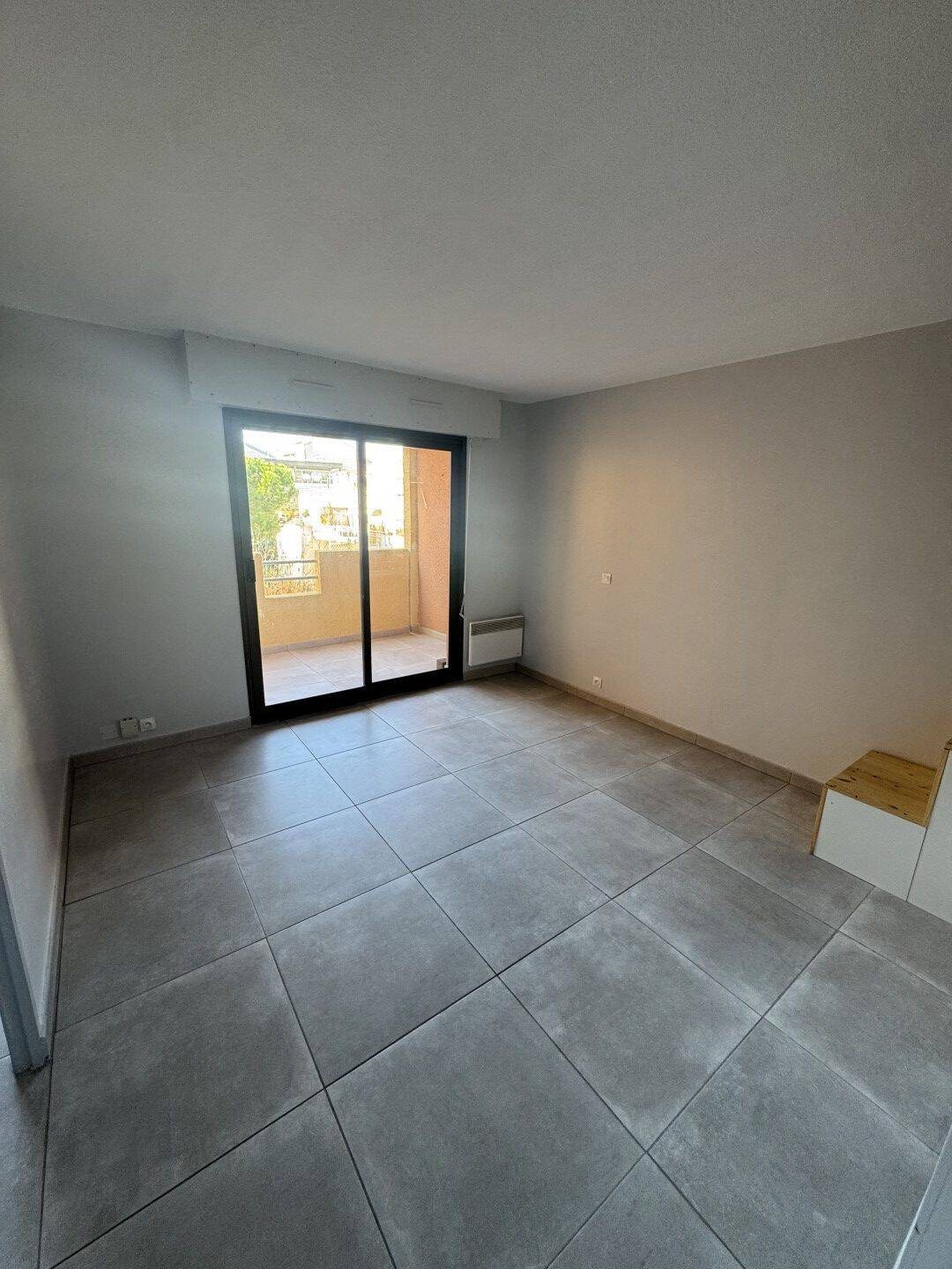 Appartement à louer, 27m², Marseille 8ème