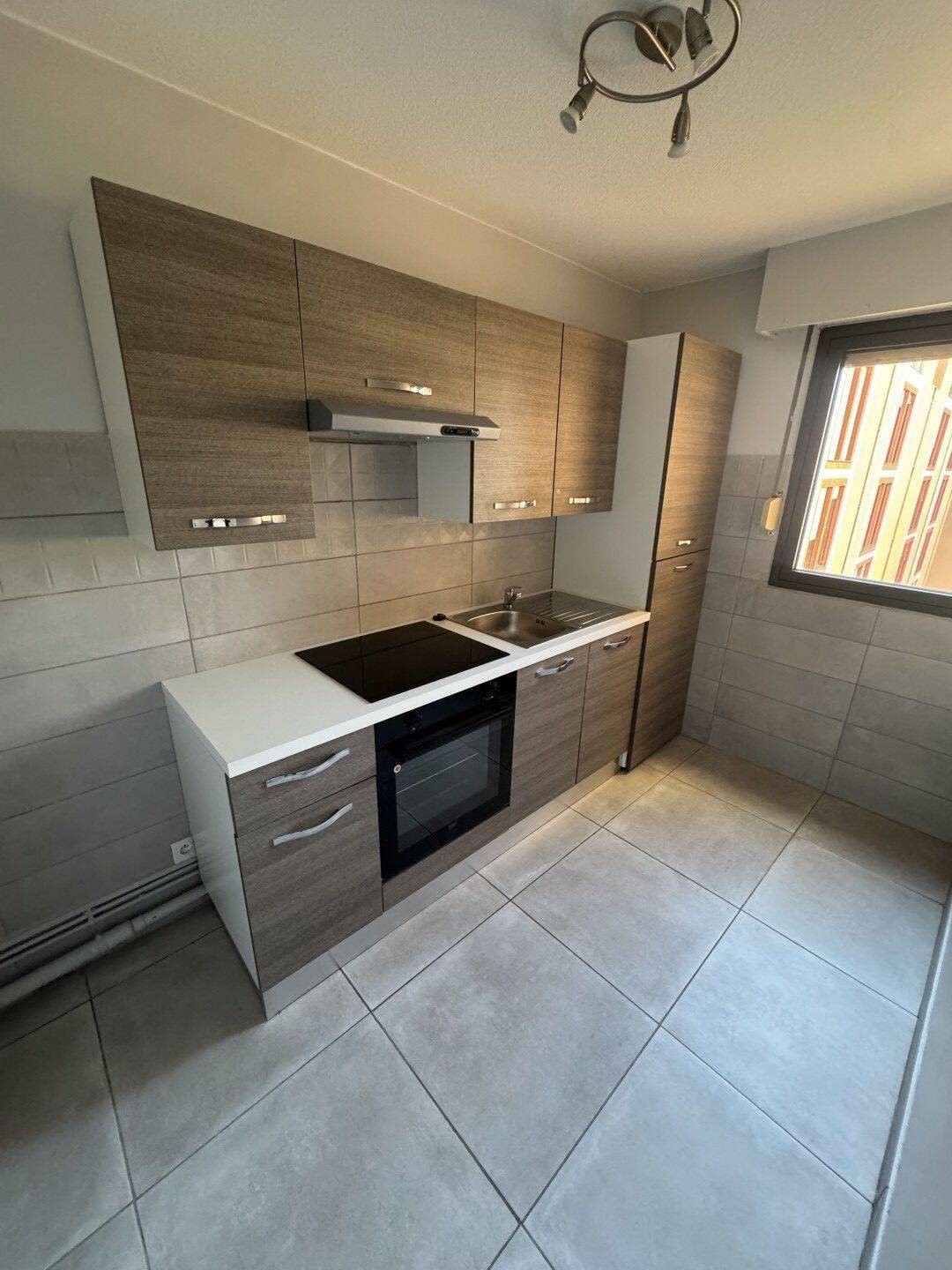 Appartement à louer, 27m², Marseille 8ème