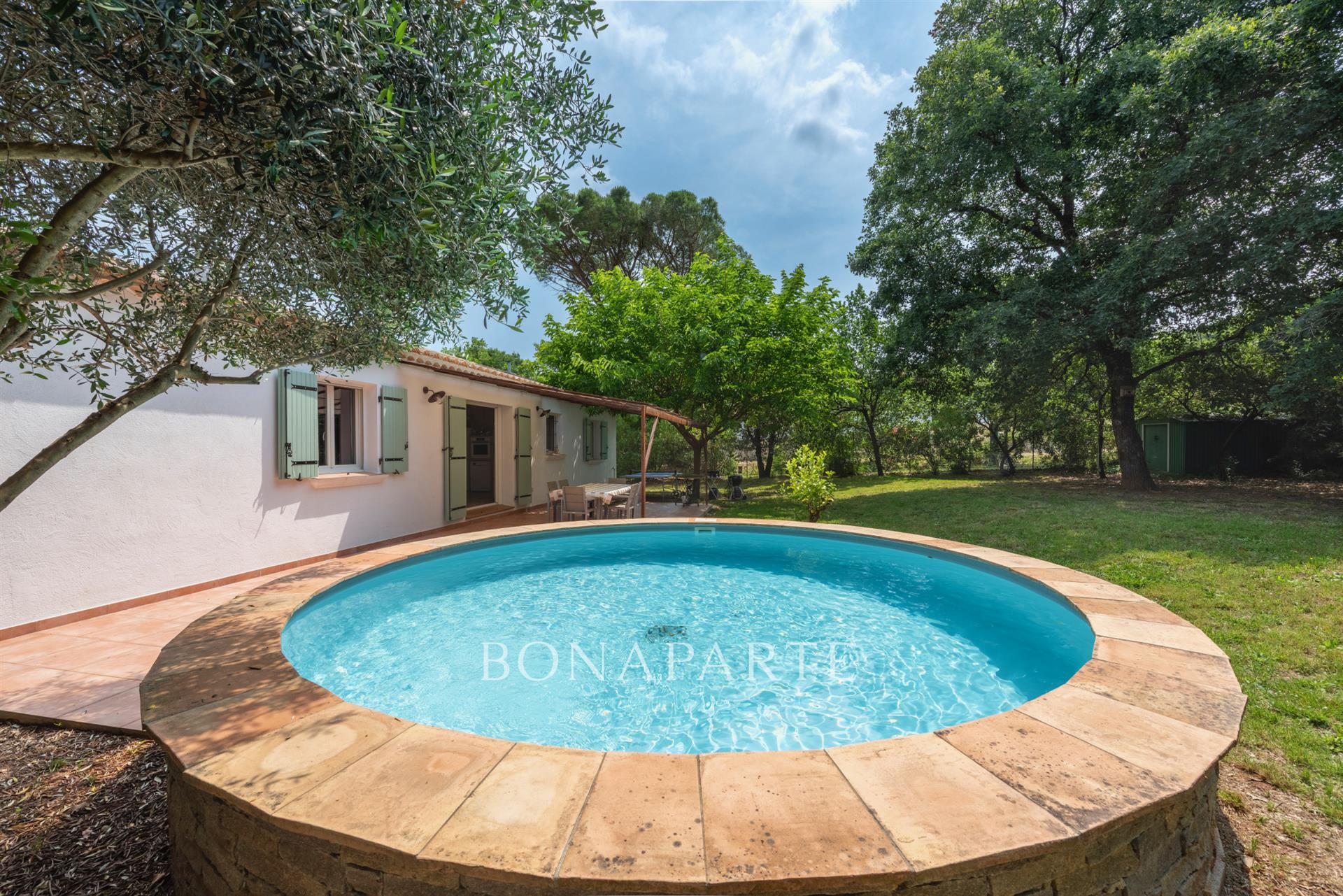 Exclusive: Very beautiful single-story villa, recent, not overlooked and close to amenities