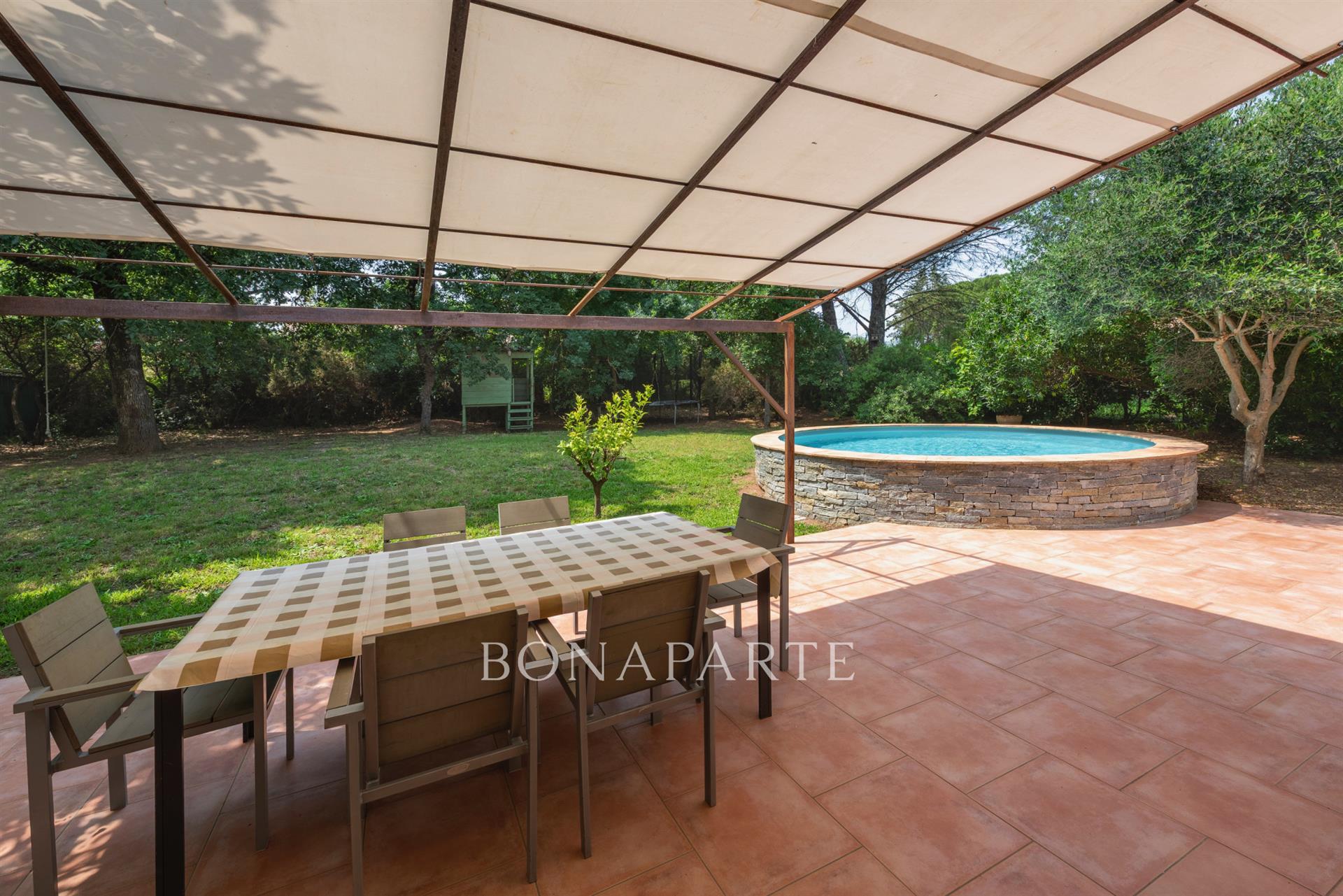 Exclusive: Very beautiful single-story villa, recent, not overlooked and close to amenities