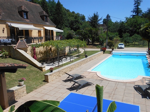 Périgourdine 200 m² avec piscine et un gîte