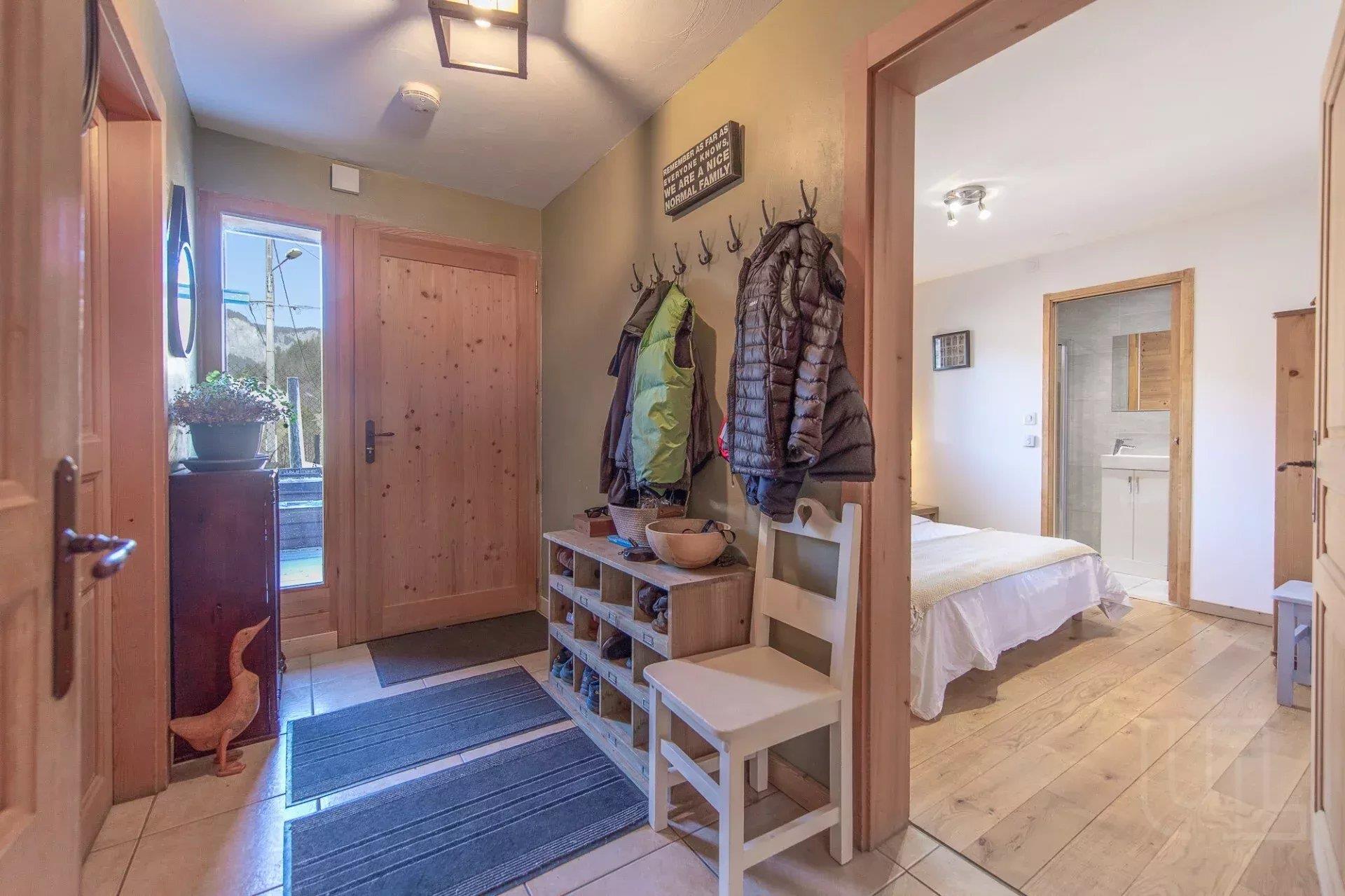 Charming 5-Bedroom Chalet - Close To The Centre