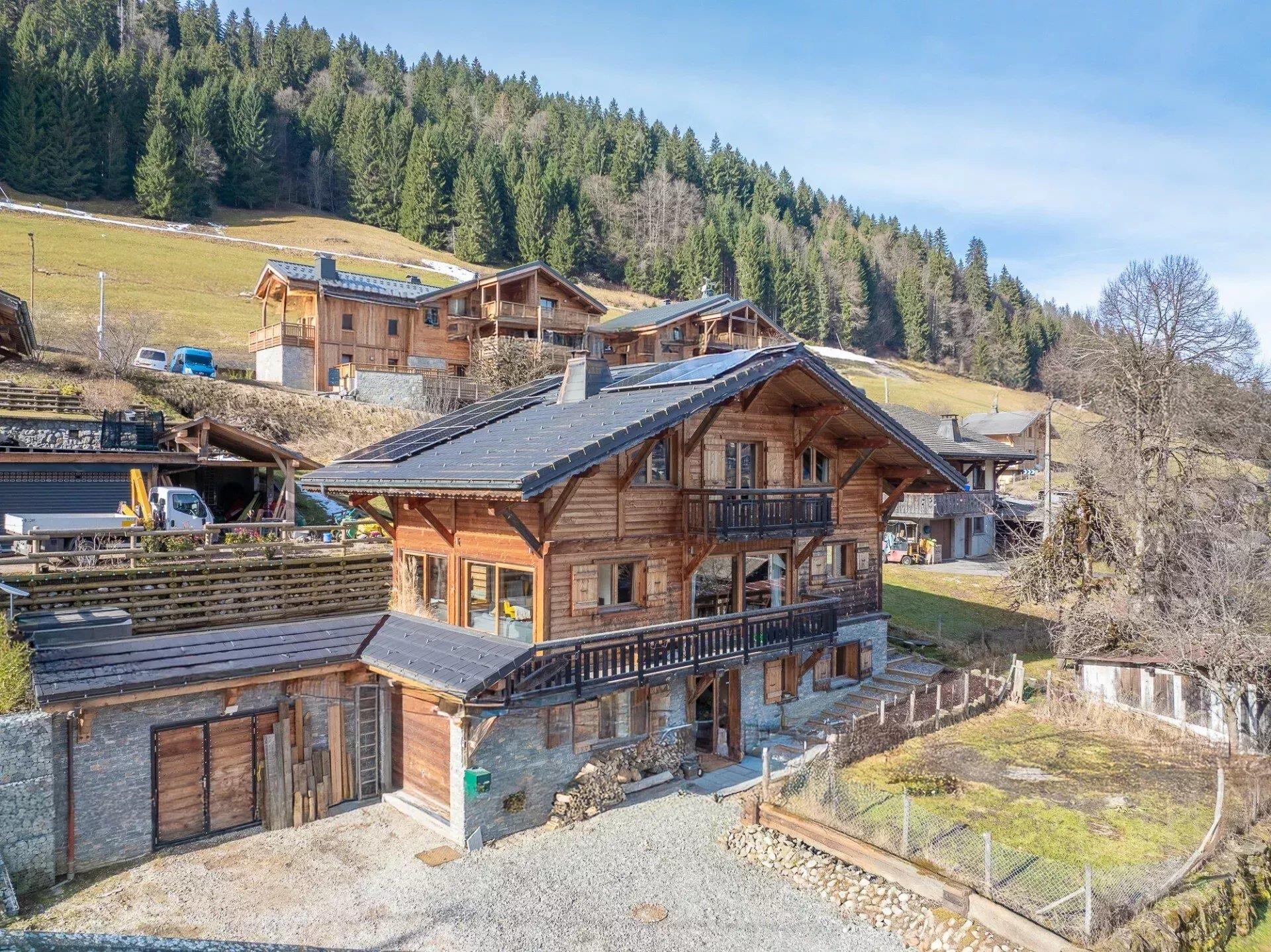 Charming 5-Bedroom Chalet - Close To The Centre