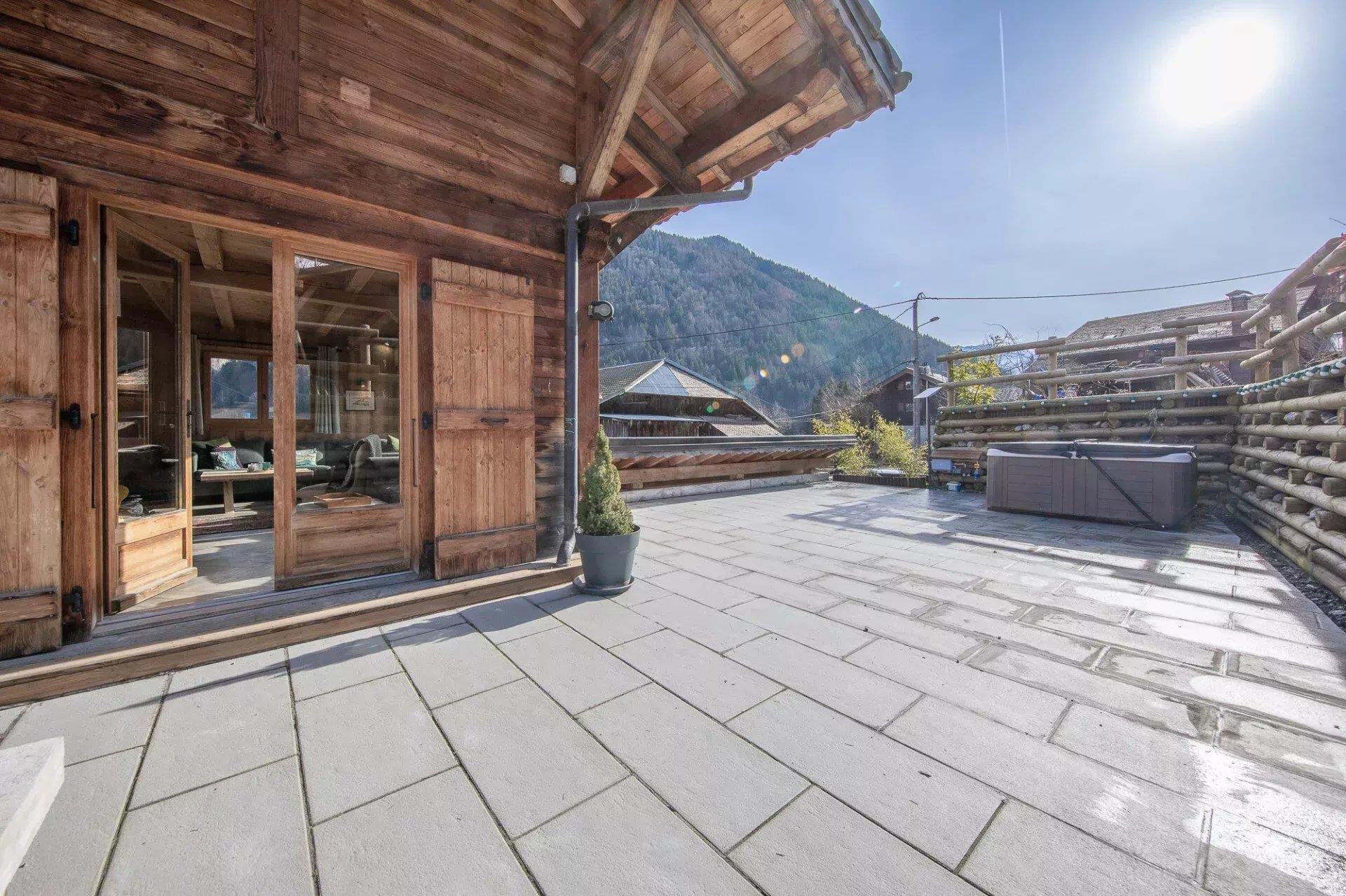 Charming 5-Bedroom Chalet - Close To The Centre