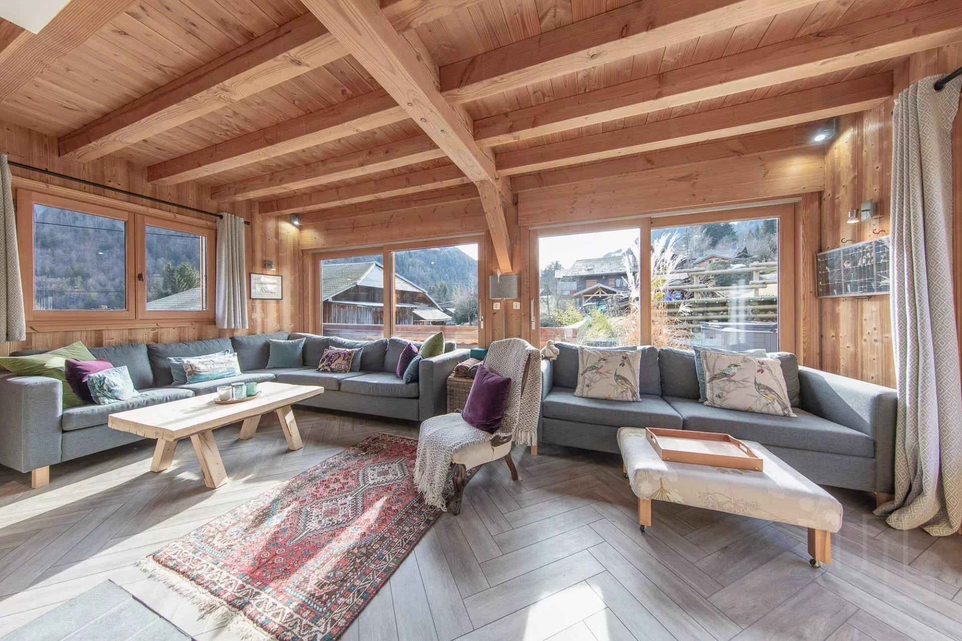 Charming 5-Bedroom Chalet - Close To The Centre