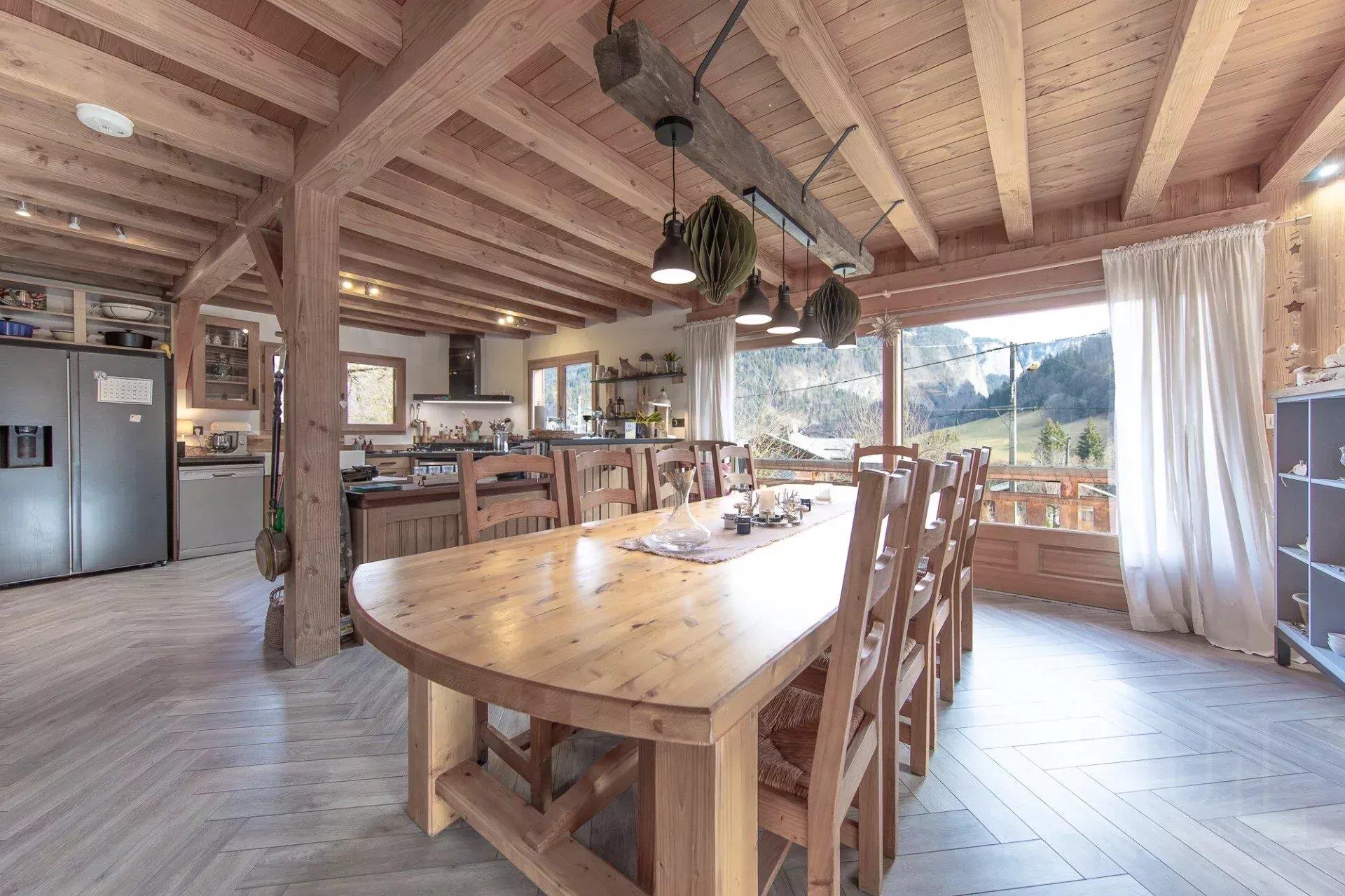 Charming 5-Bedroom Chalet - Close To The Centre