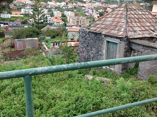 Terreno com 900 m2 - Machico