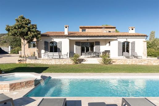 Four-Bedroom house (171 sqm) for sale in Chateauneuf Grasse