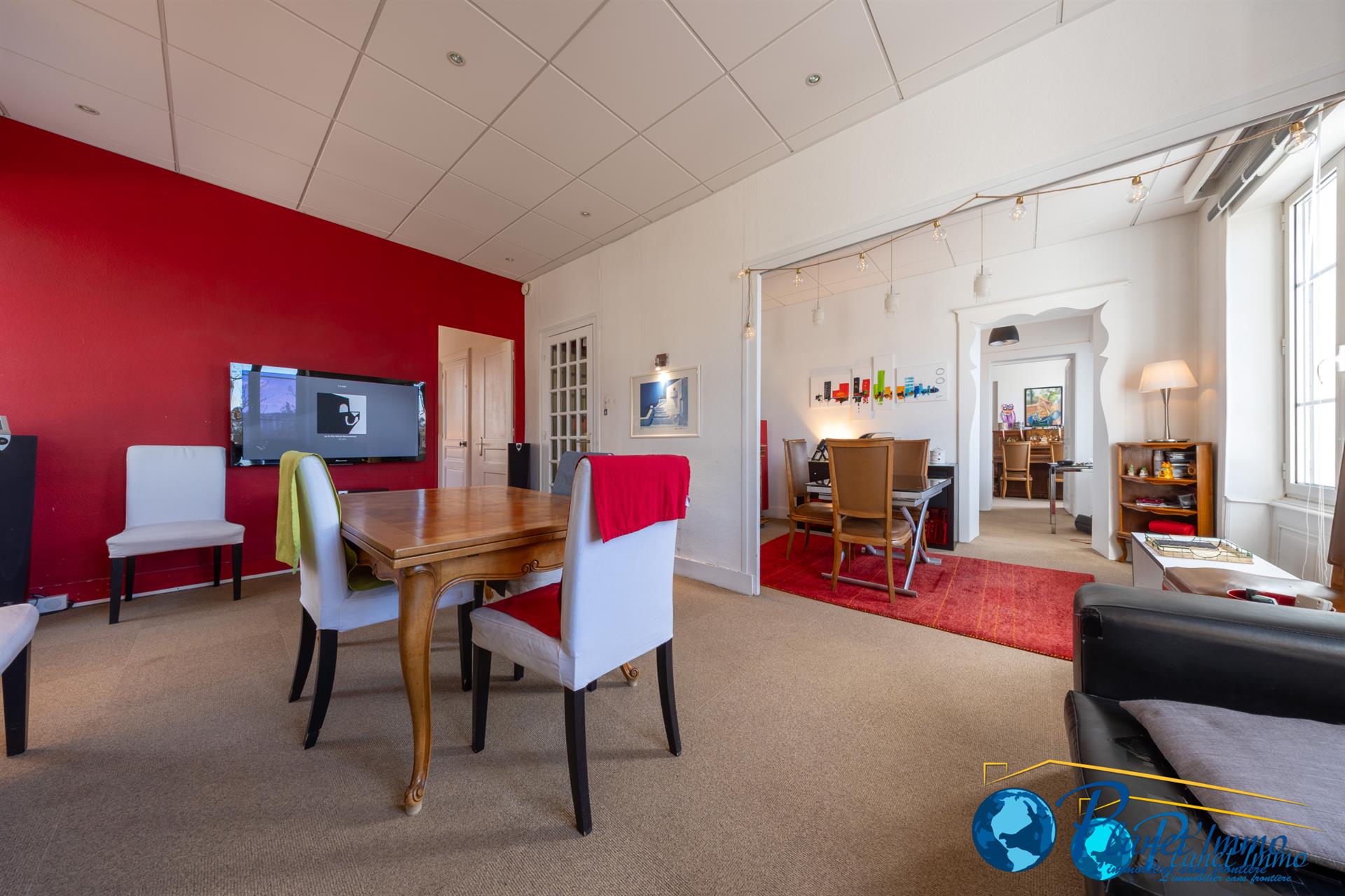 Saint-Priest-En-Jarez / Maison de Maitre of 323m2 of living space with its 1800m2 wooded park