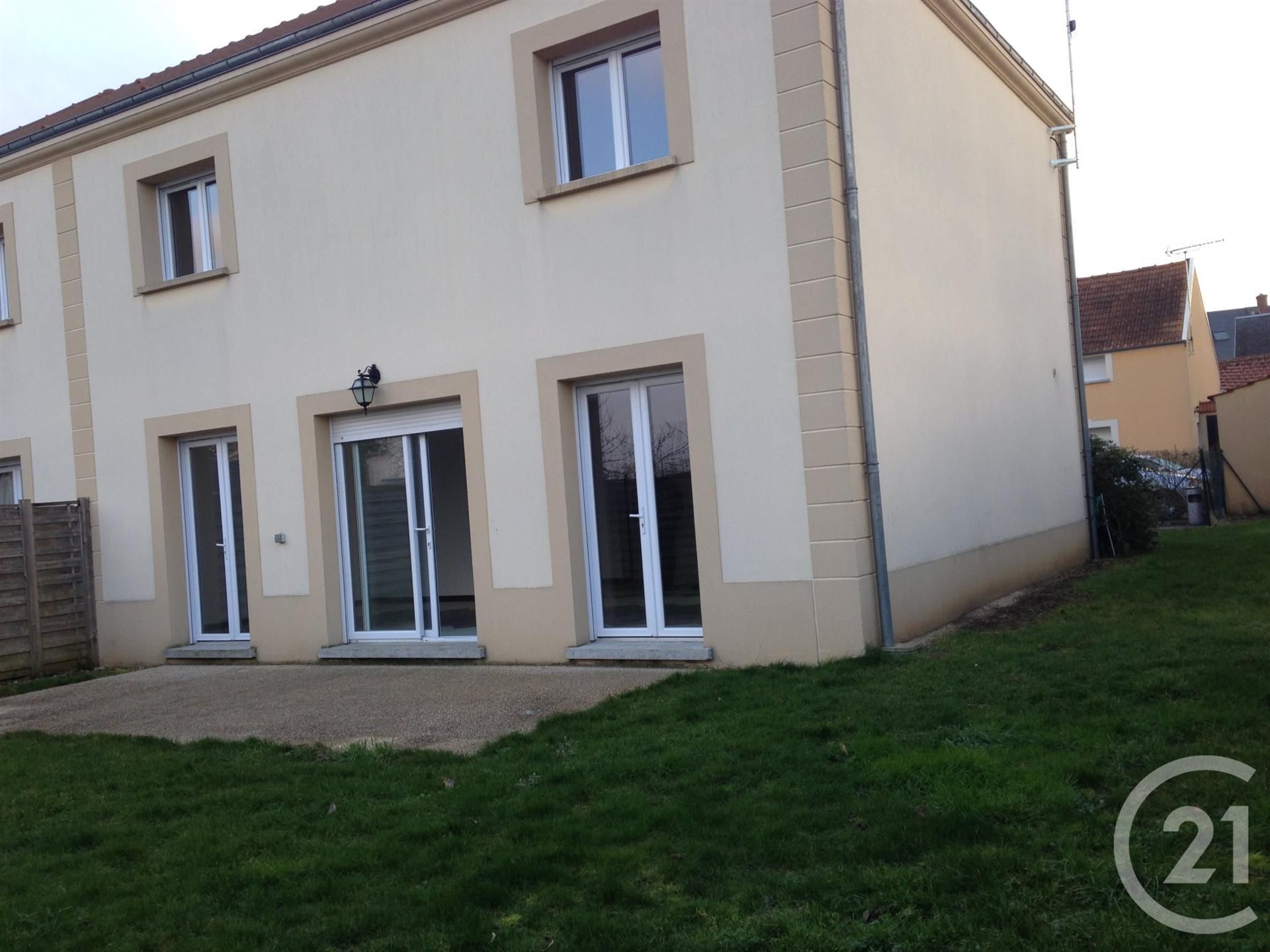 Maison à louer, 110m², Sermaises