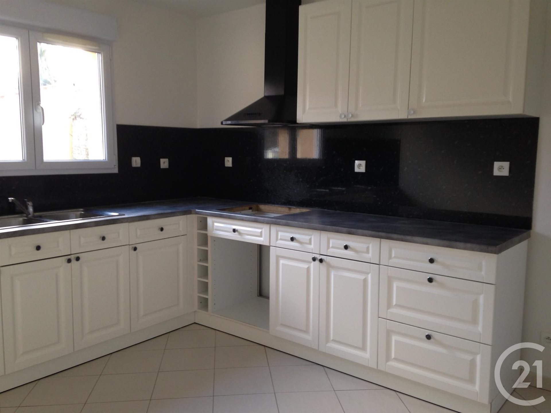 Maison à louer, 110m², Sermaises