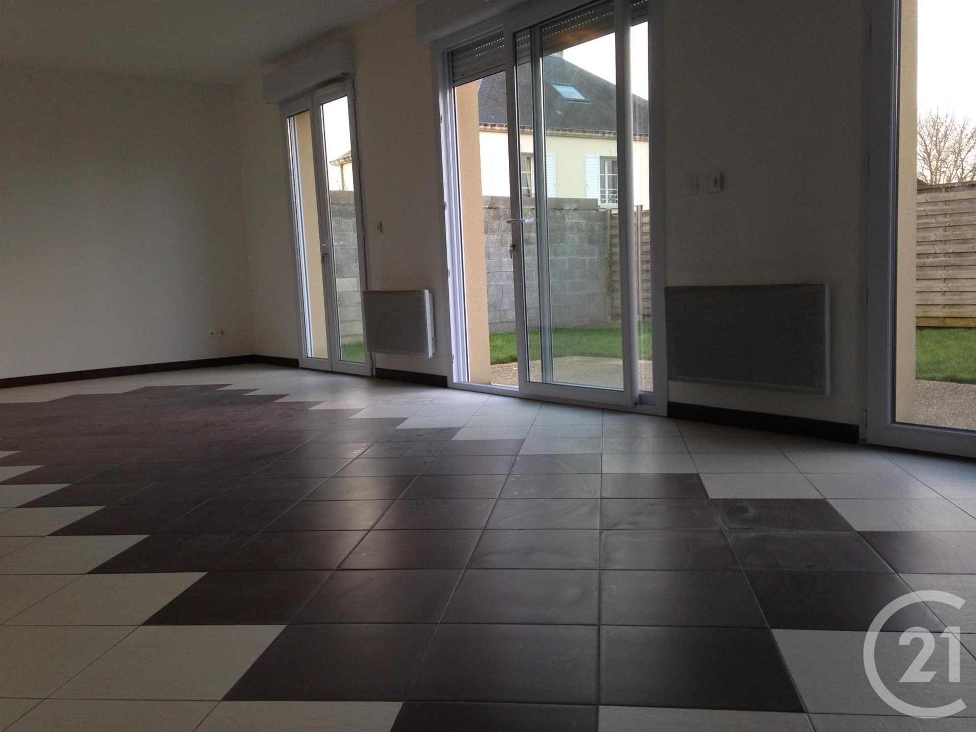 Maison à louer, 110m², Sermaises