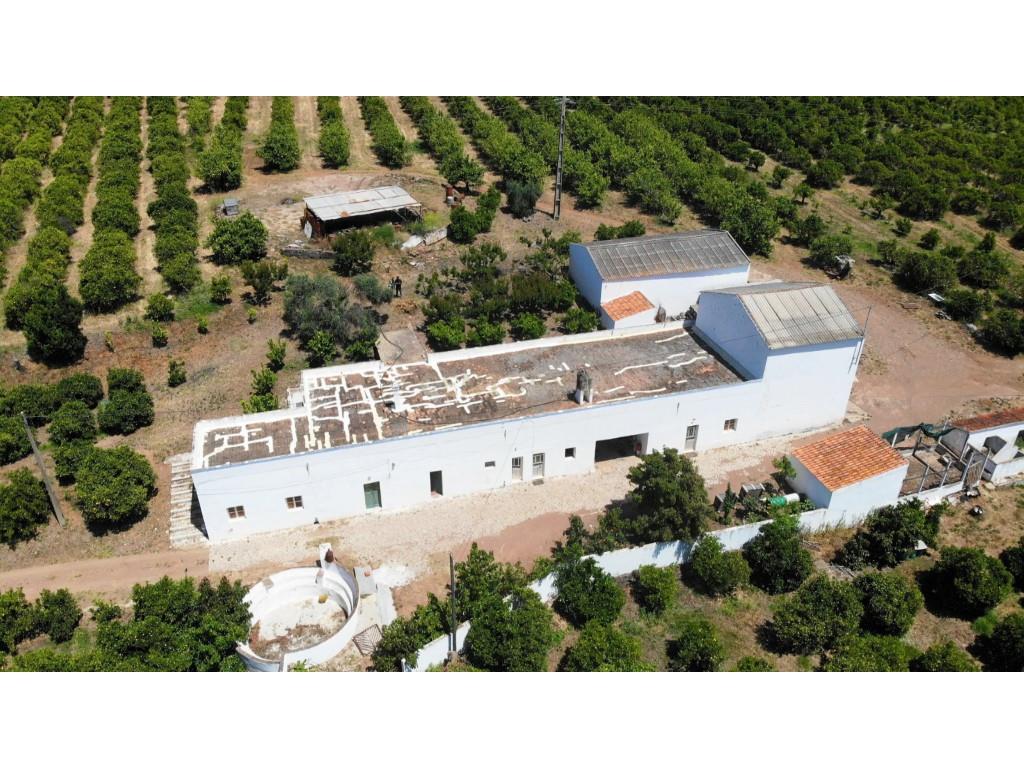 Tavira. House with 266 m2 and 14.5 ha of land, in Almargem.