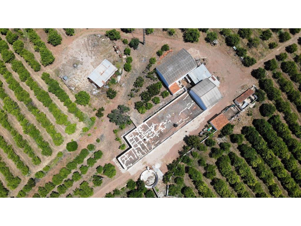 Tavira. House with 266 m2 and 14.5 ha of land, in Almargem.