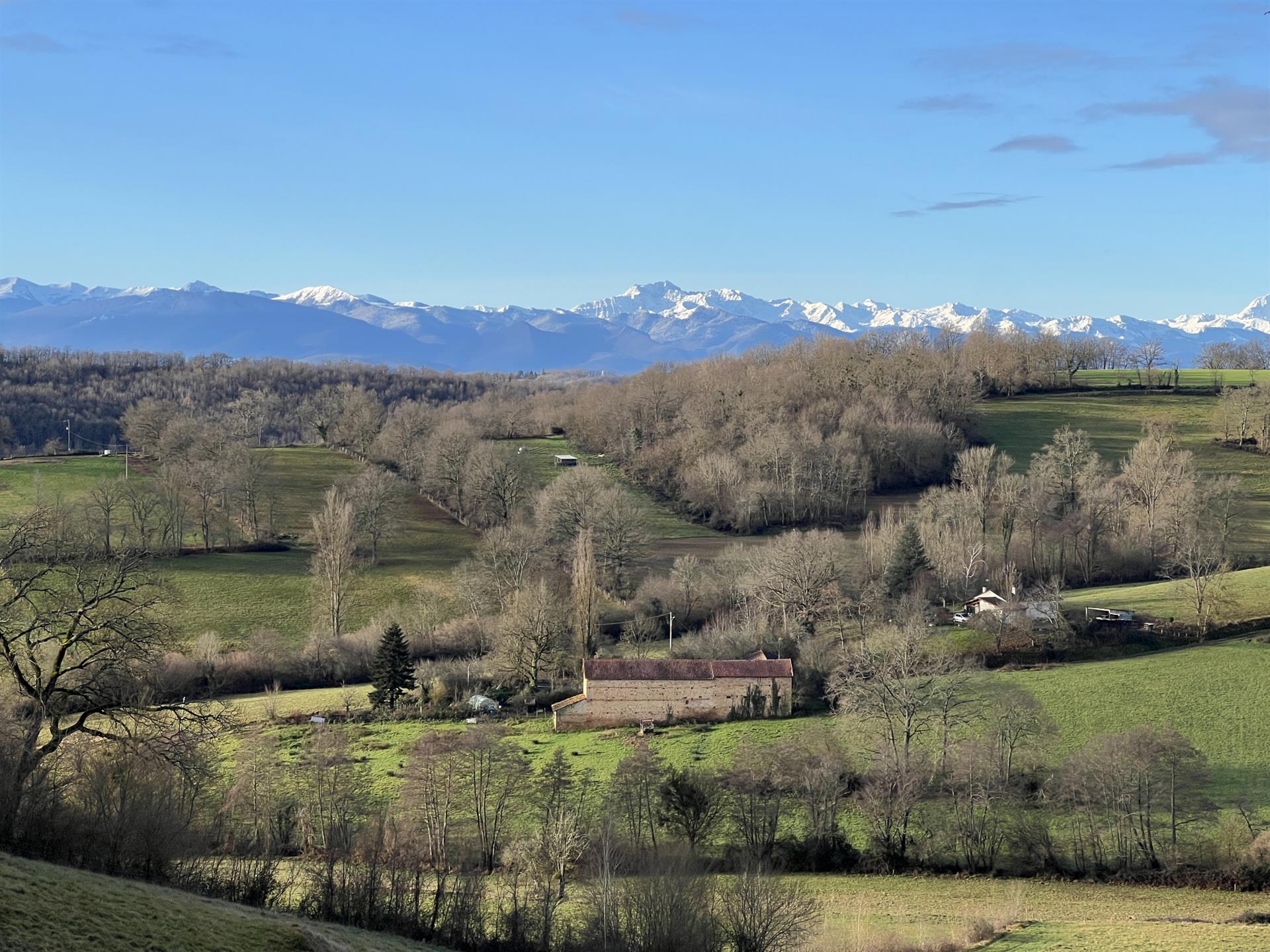 Splendid farmhouse with view of the Pyrenees