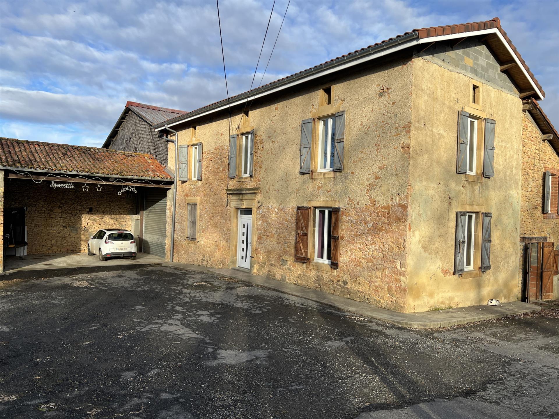 Splendid farmhouse with view of the Pyrenees