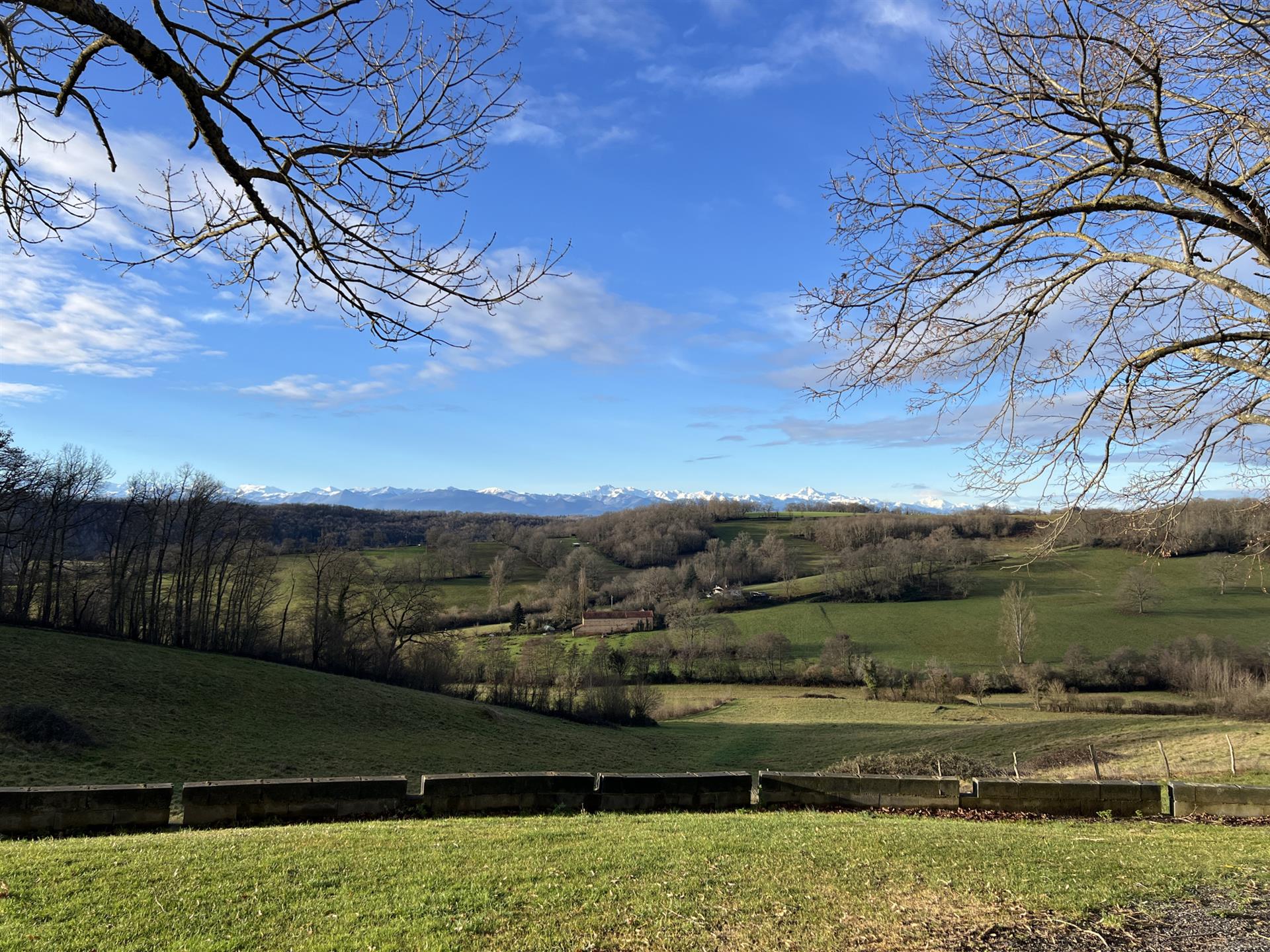 Splendid farmhouse with view of the Pyrenees