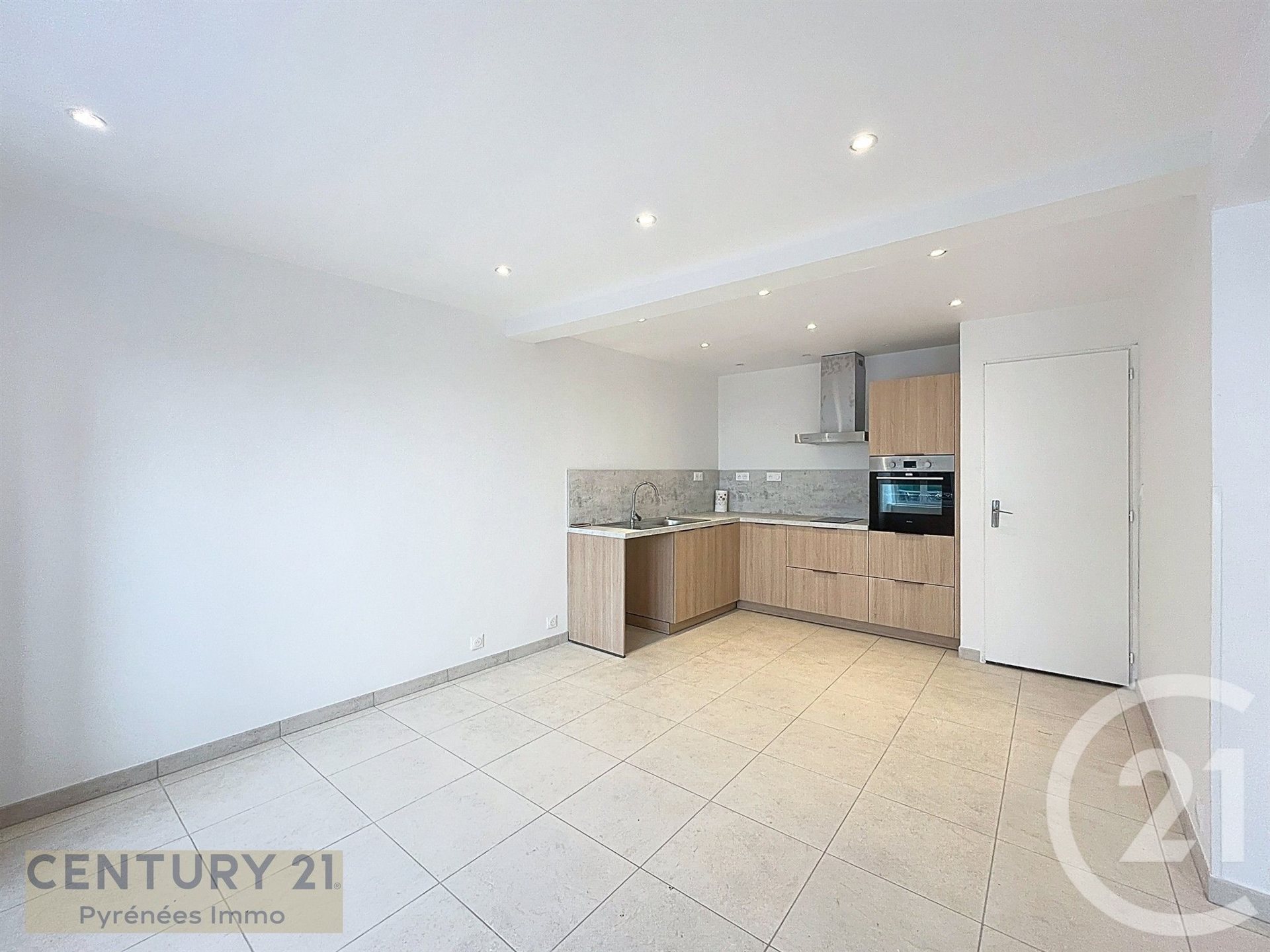 Maison à louer, 46m², Arlos