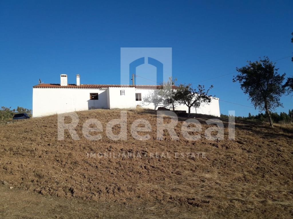 2 bedroom country house set in 6,000m2 of land near Odemira