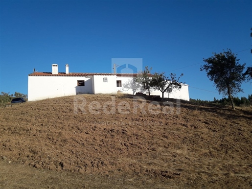 2 bedroom country house set in 6,000m2 of land near Odemira