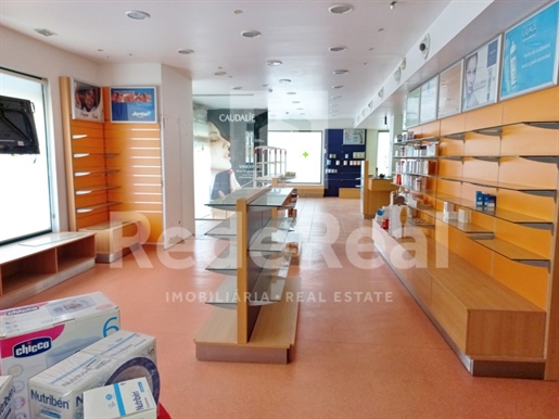 Excellent store located in the heart of the city of Olhão with more than 330m2.