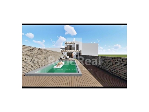 Terrain avec projet approuvé pour villa de 4 chambres avec piscine à 20 minutes de Loulé.