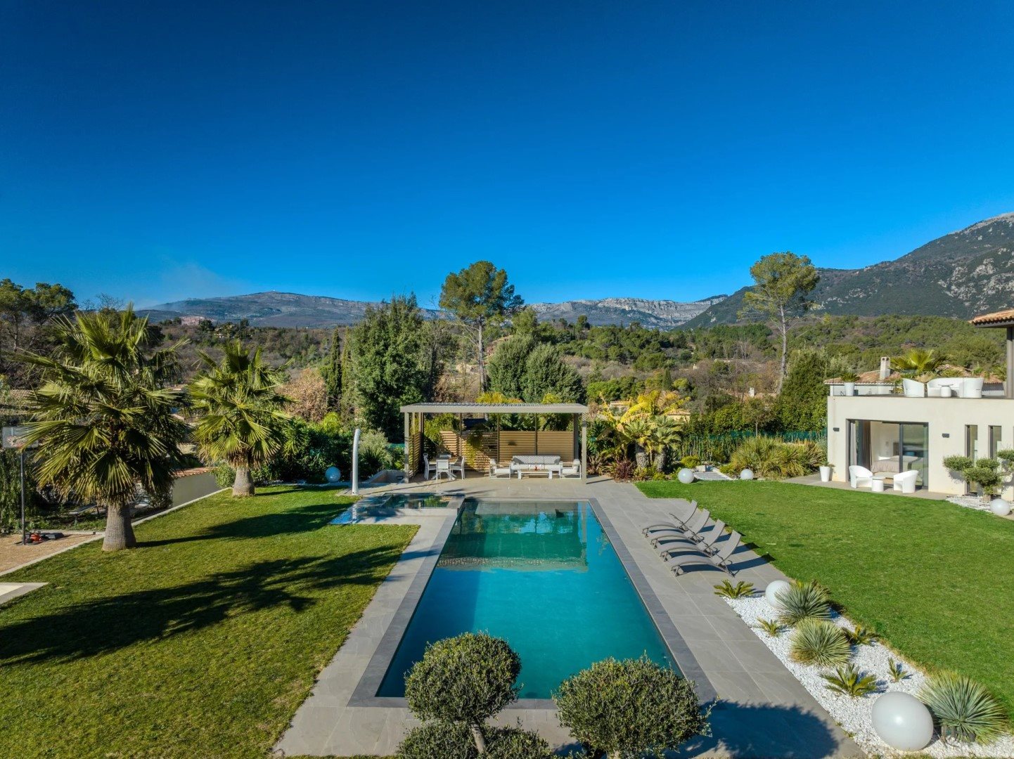 Maison à louer, 276m², Roquefort-les-Pins