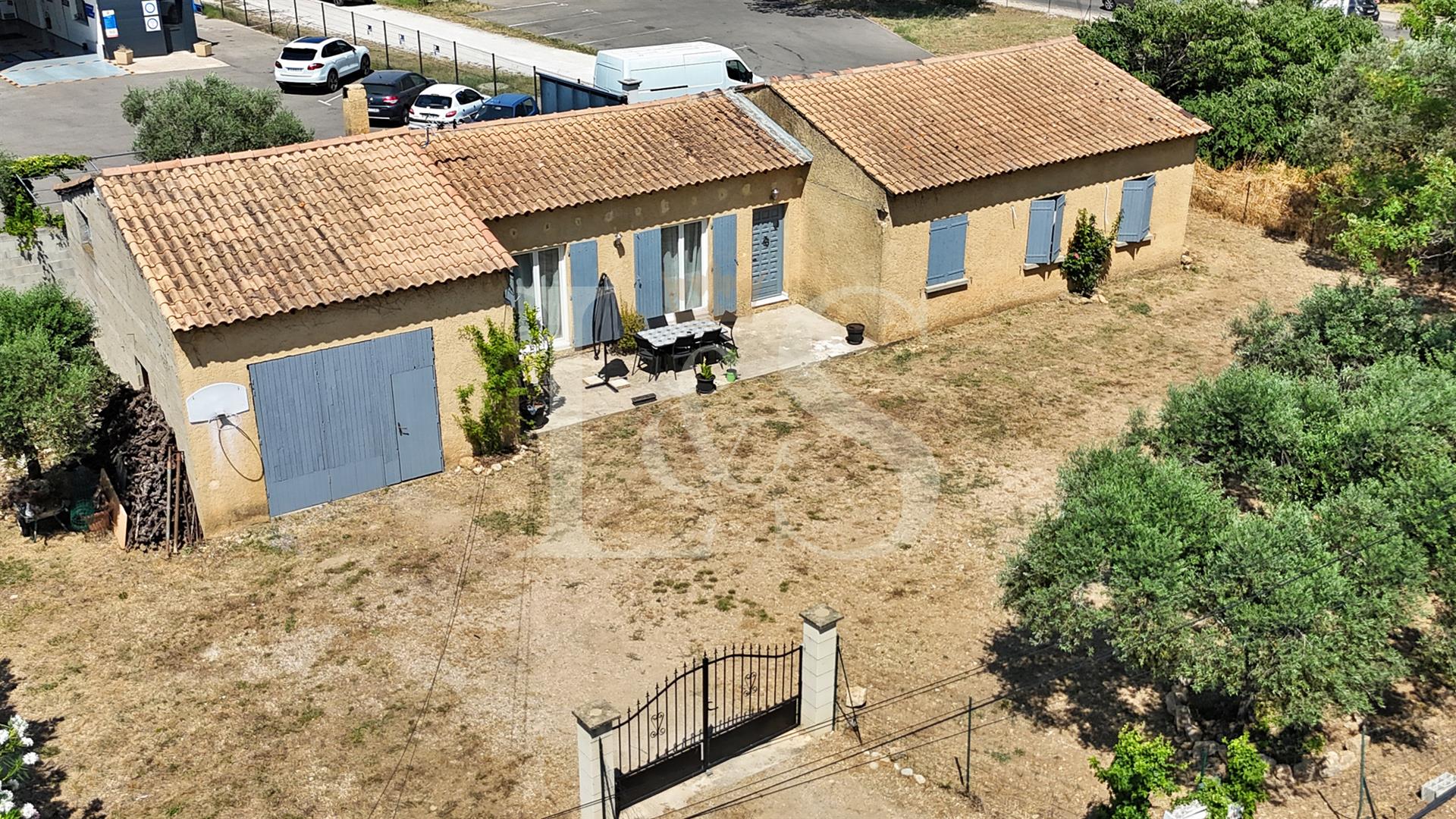 Charming single-story house of approximately 100m2 in Sainte-Cécile-les-Vignes on a plot of 870m2