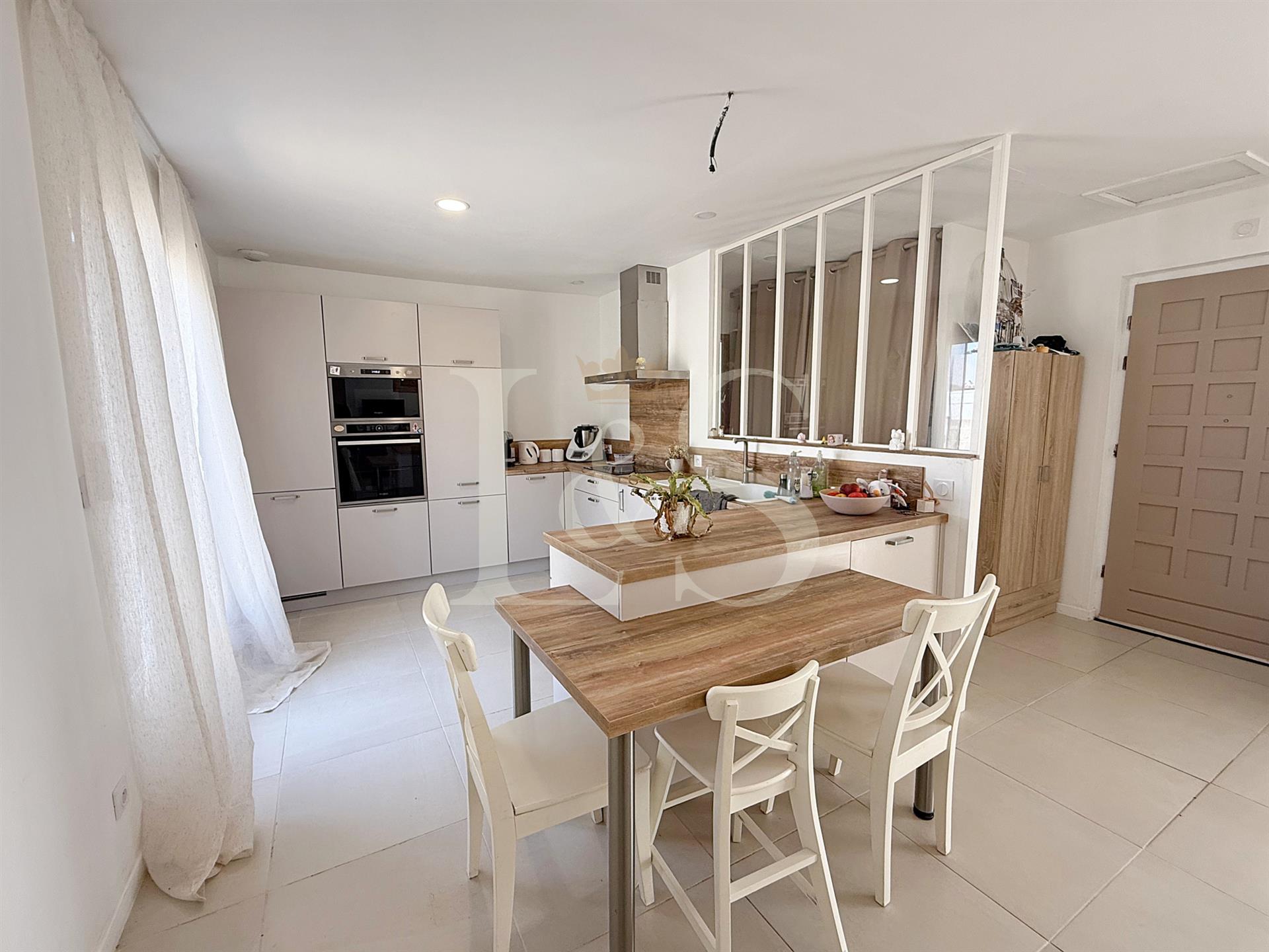 Charming single-story house of approximately 100m2 in Sainte-Cécile-les-Vignes on a plot of 870m2