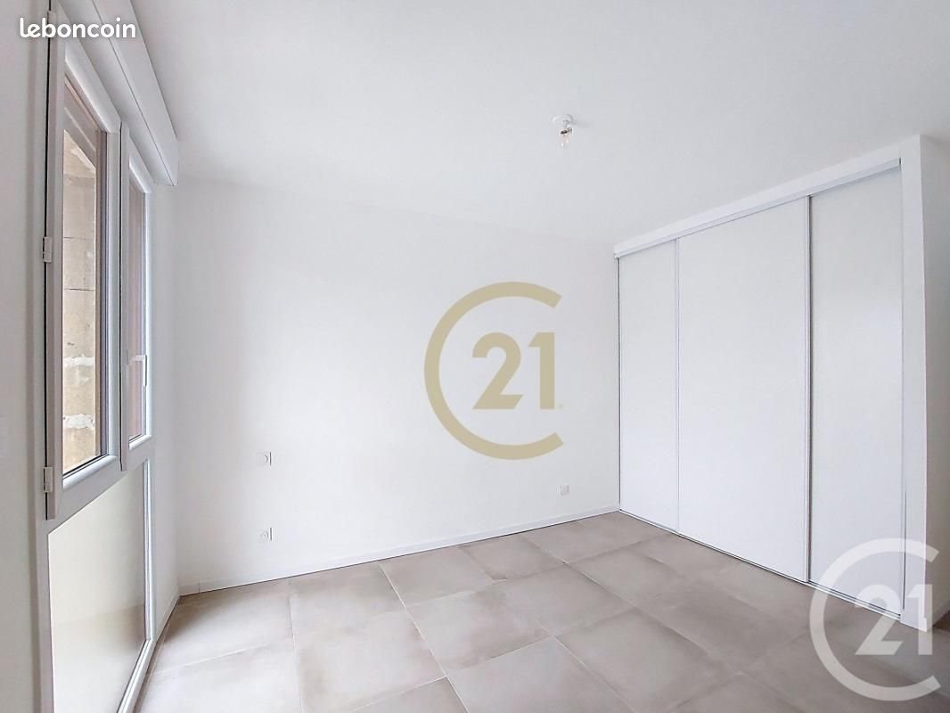 Appartement à louer, 56m², Valliguières