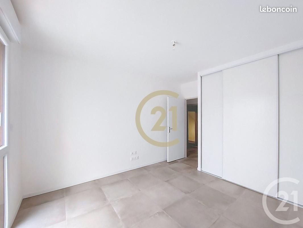 Appartement à louer, 56m², Valliguières