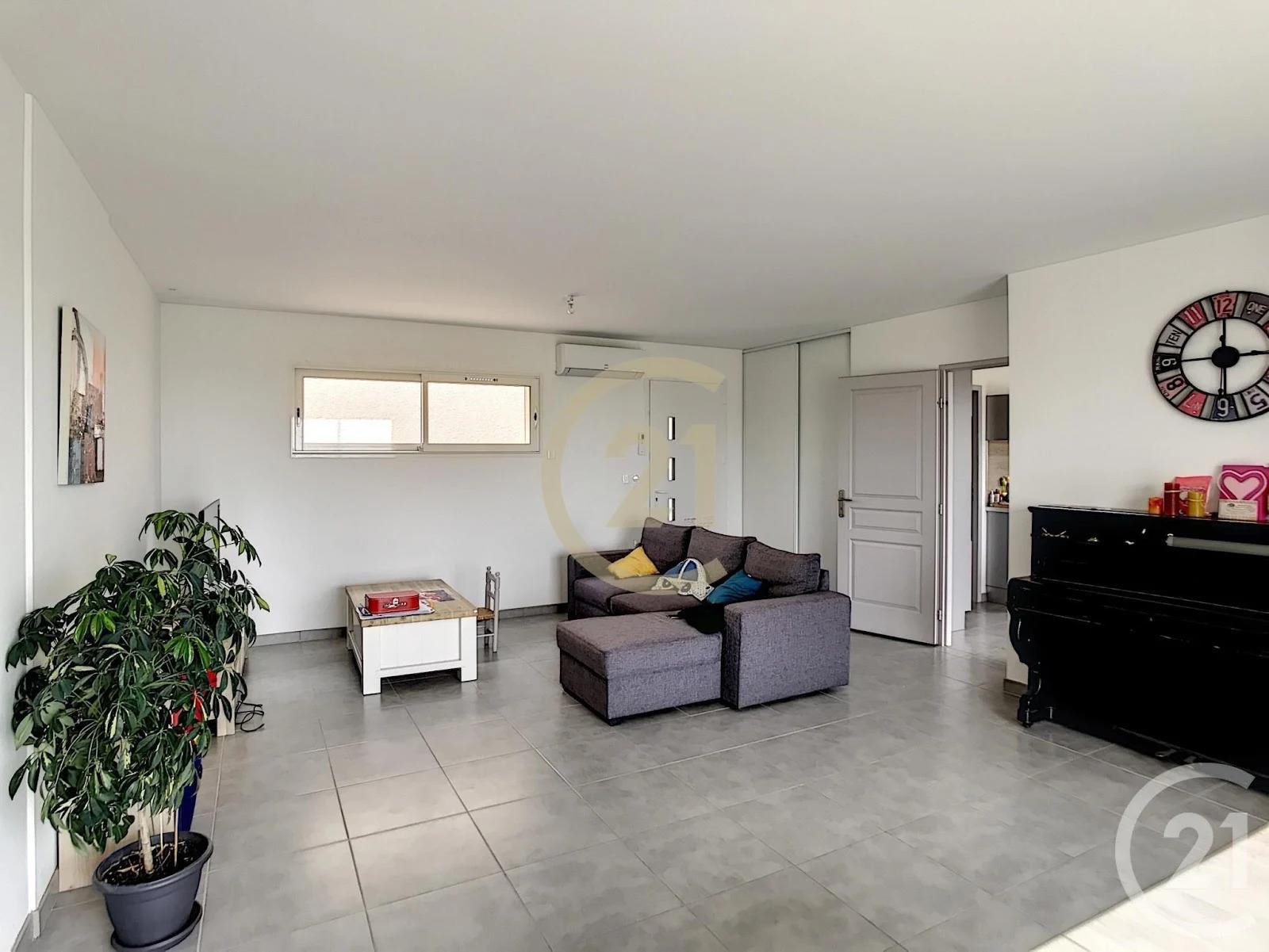 Maison à louer, 108m², Estézargues