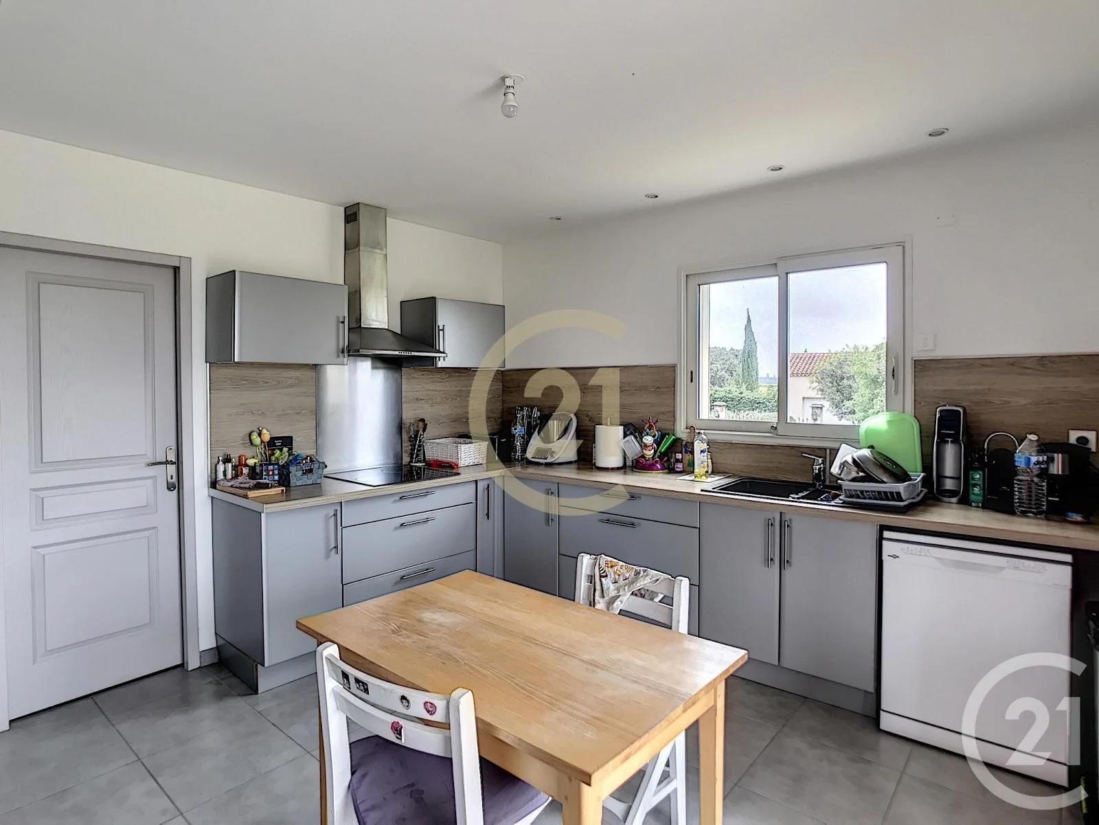 Maison à louer, 108m², Estézargues