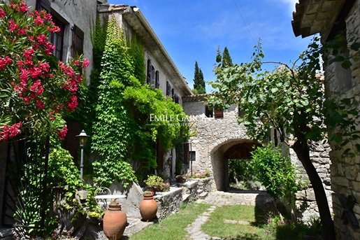 Charming property for sale with an exceptional view of the Cévennes