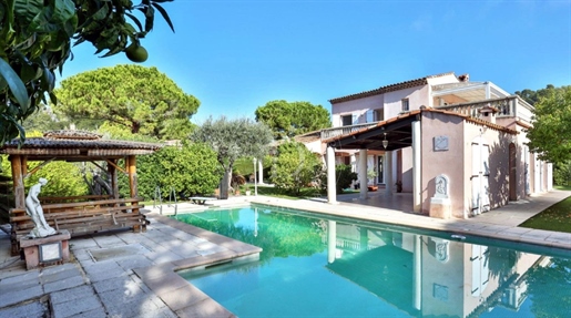 Villa 5/6 rooms with swimming pool on the heights of Villefranche sur Mere Villefranche