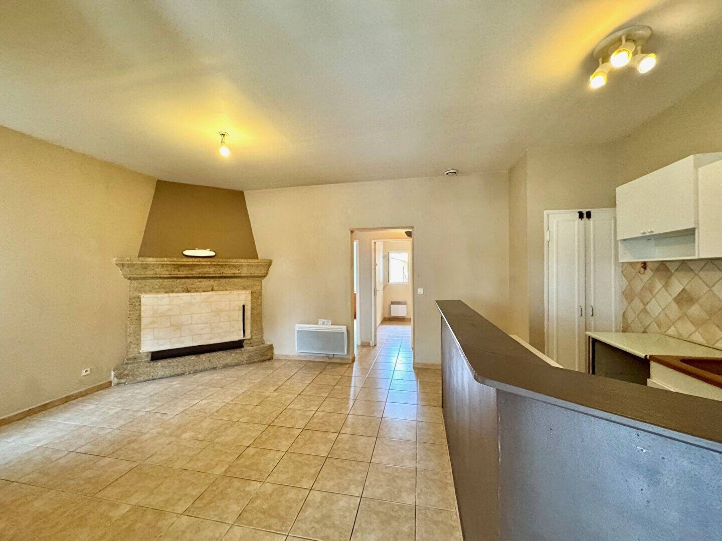 Appartement à louer, 66m², Sénas