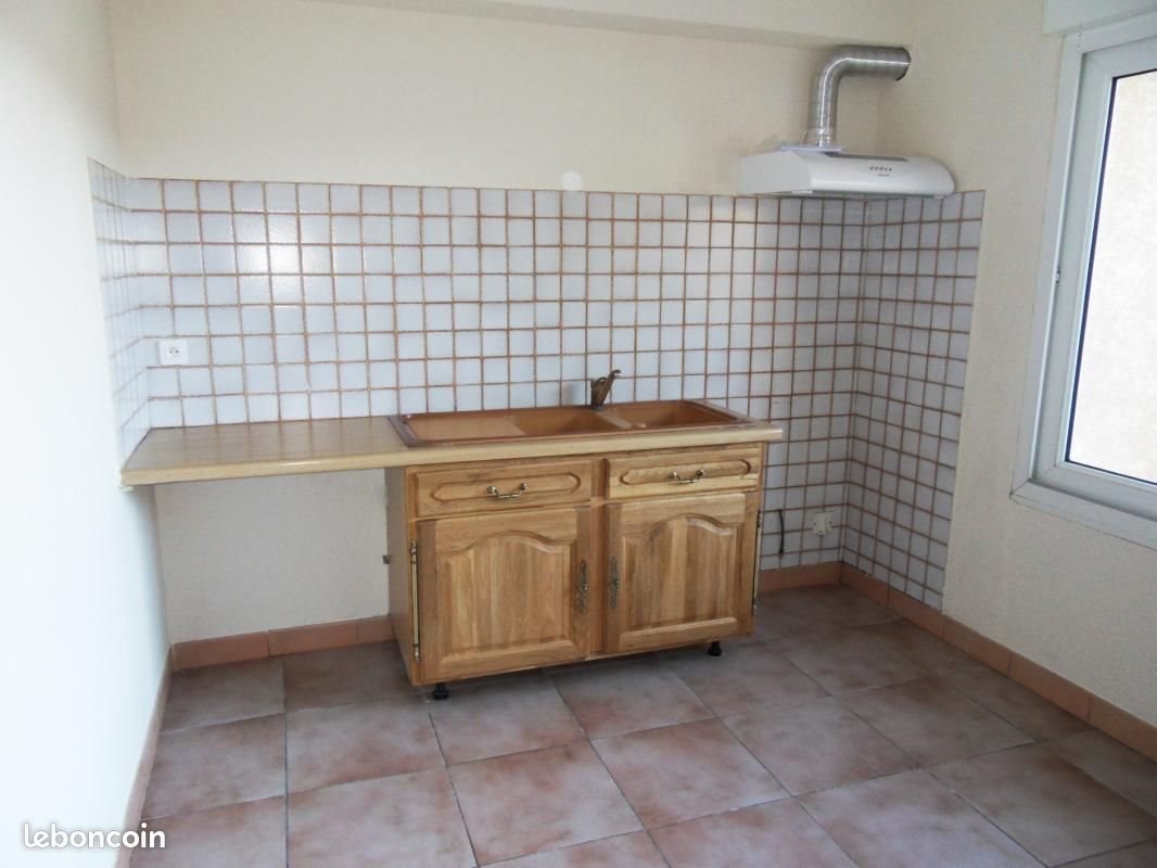 Maison à louer, 77m², Peyrens