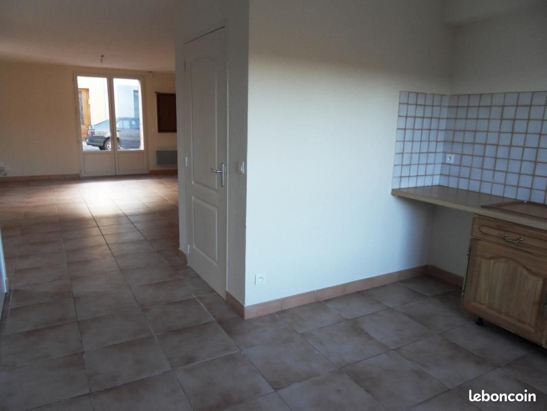 Maison à louer, 77m², Peyrens