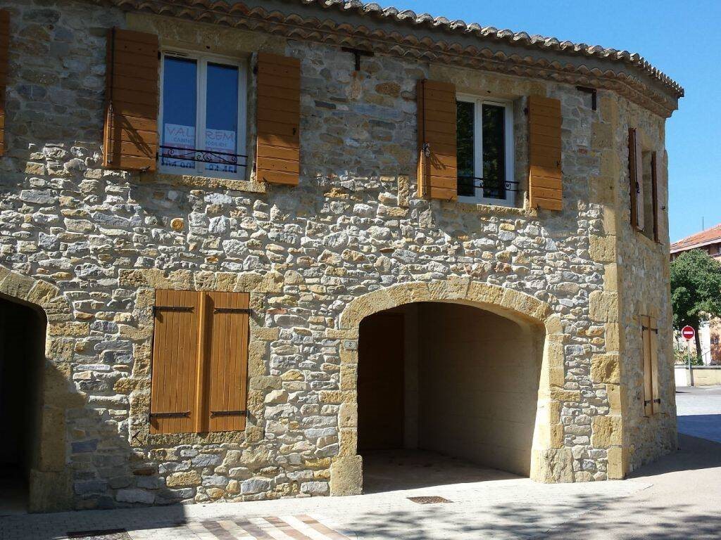 Maison à louer, 47m², Aureille