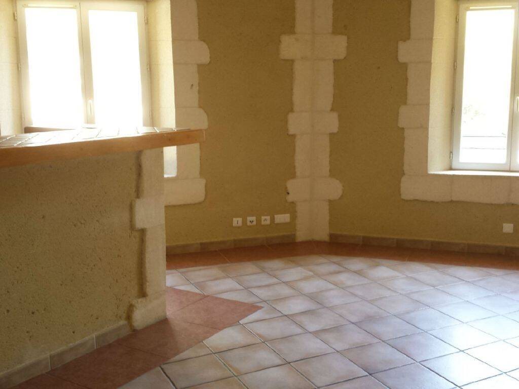 Maison à louer, 47m², Aureille