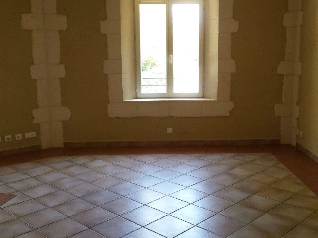 Maison à louer, 47m², Aureille