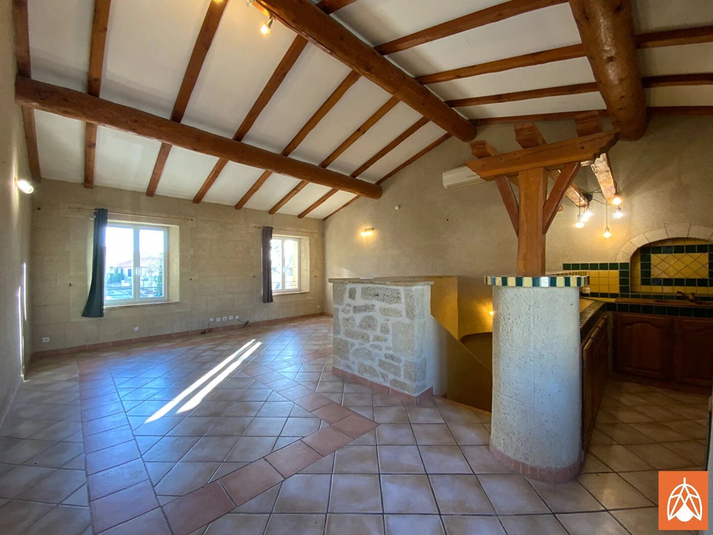 Maison à louer, 61m², Aureille