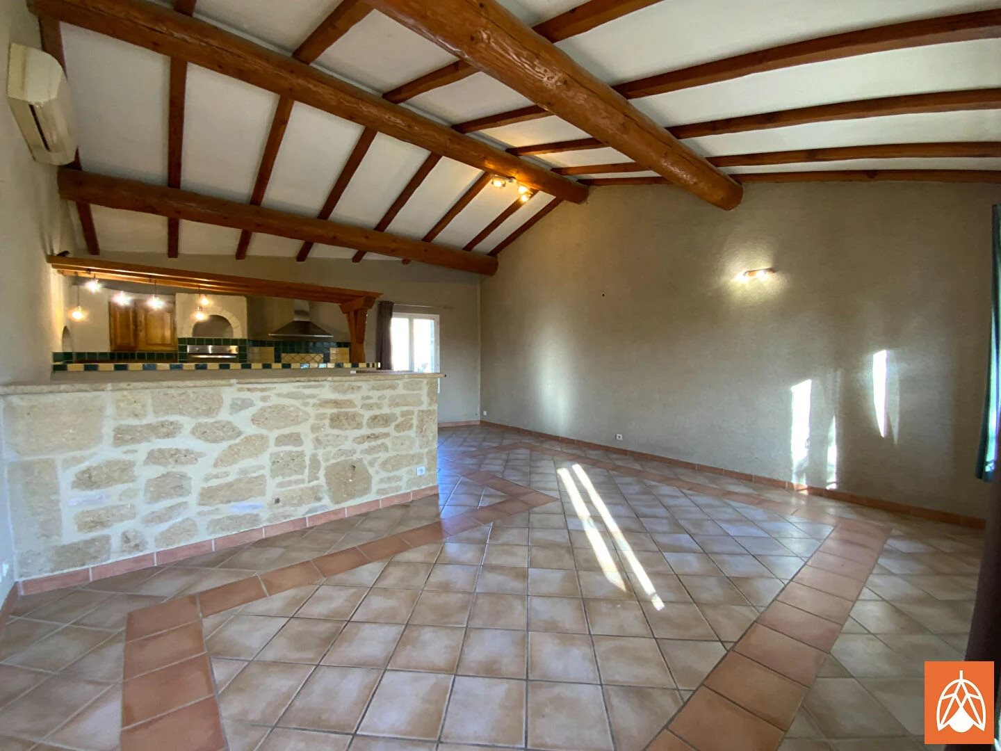 Maison à louer, 61m², Aureille